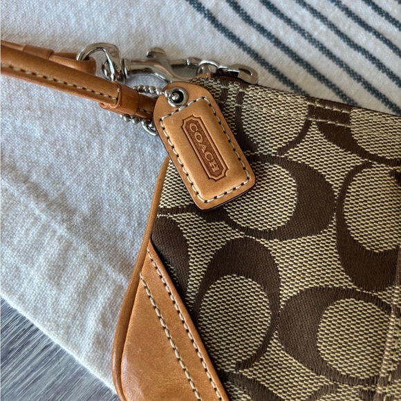 🍃🦋 Coach Brown & Tan Signature Canvas Leather Wristlet - Picture 3 of 11